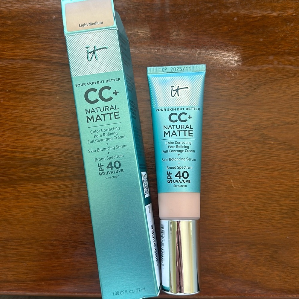 It Cosmetics CC+ Natural Matte foundation, Light Medium